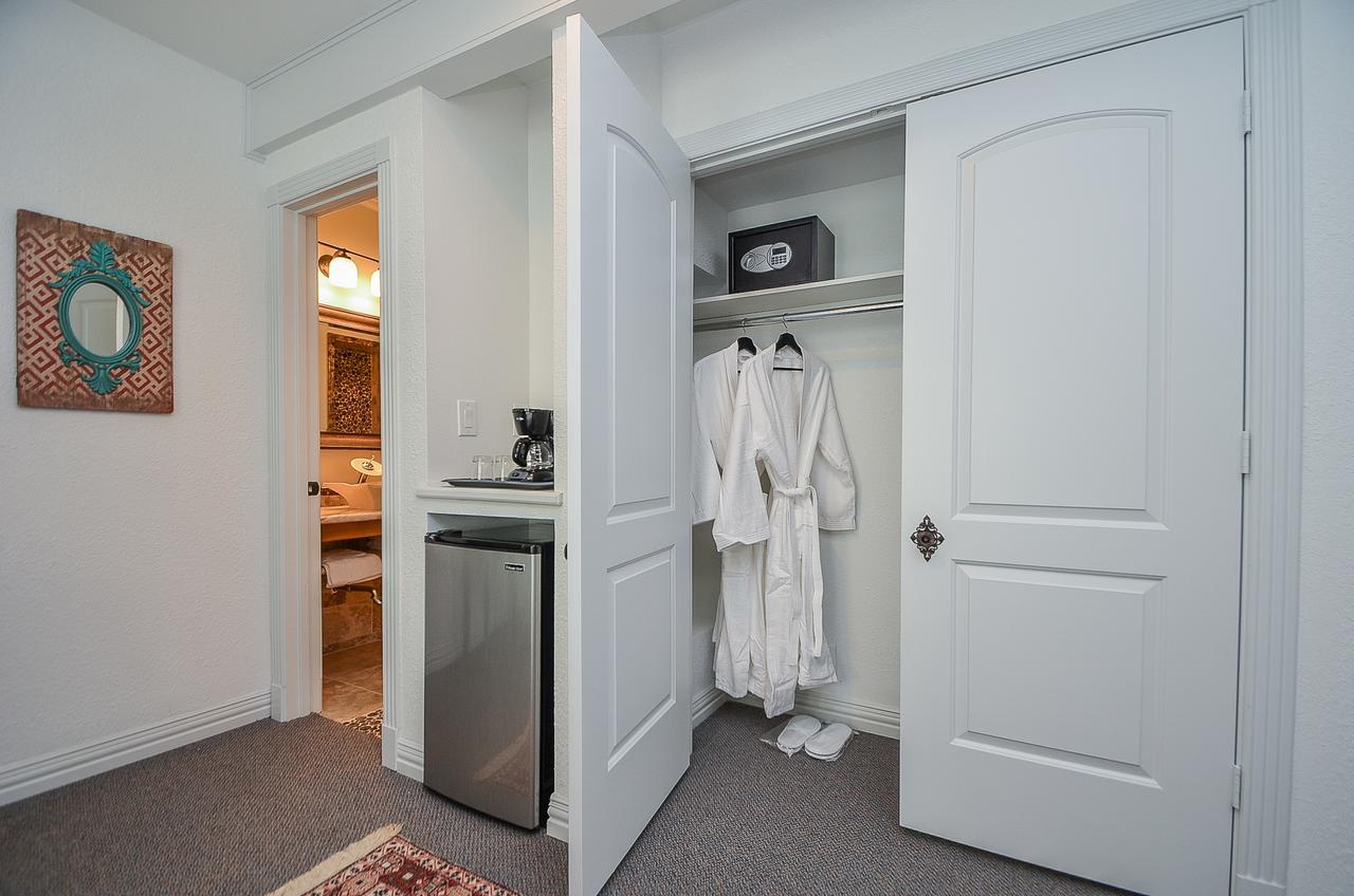 Konukevi Towers, Downtown Med Ctr, Nrg, Adults Only Houston